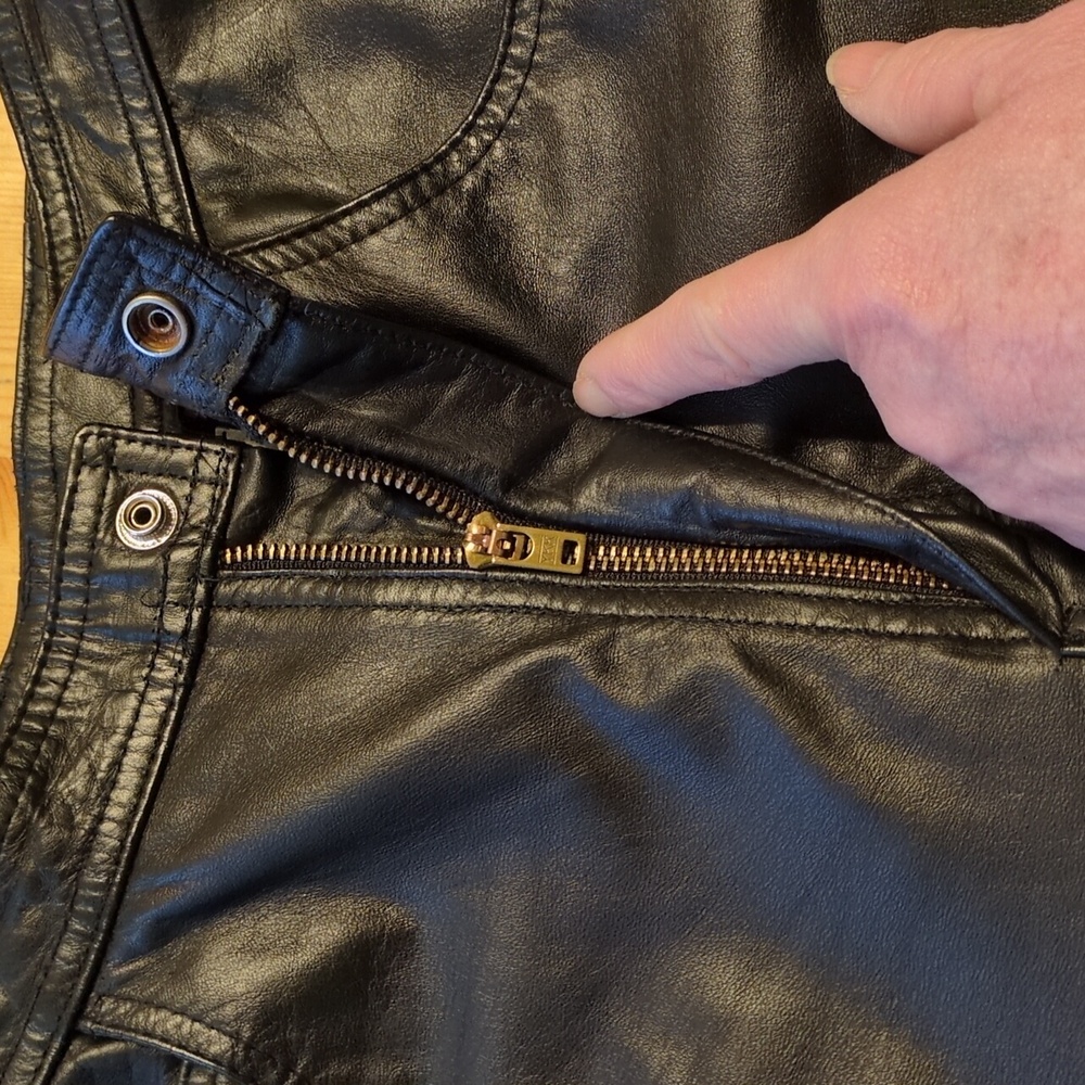 Vintage Chic: LA ROXX 1990's Black Leather Pants with Barrel/Balloon Legs - Picture 9 of 14